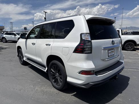 Used 2023 Lexus GX 460 Premium w/ Accessory Package AWD/4WD image 8