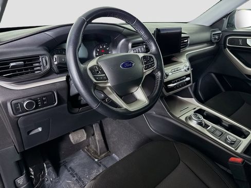 Used 2023 Ford Explorer XLT image 9