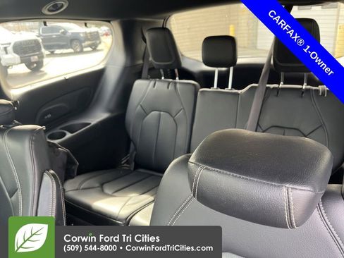 Used 2021 Chrysler Pacifica Touring-L w/ Premium & Safety Sphere Group image 9