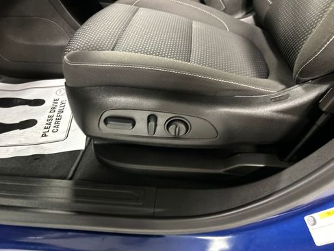 Used 2023 GMC Acadia SLE w/ Driver Convenience Package image 13