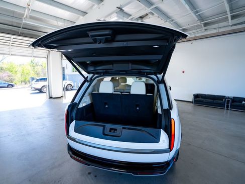 Used 2024 Land Rover Range Rover Long Wheelbase SE image 56