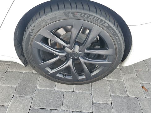 Used 2022 Tesla Model S Plaid AWD/4WD image 7