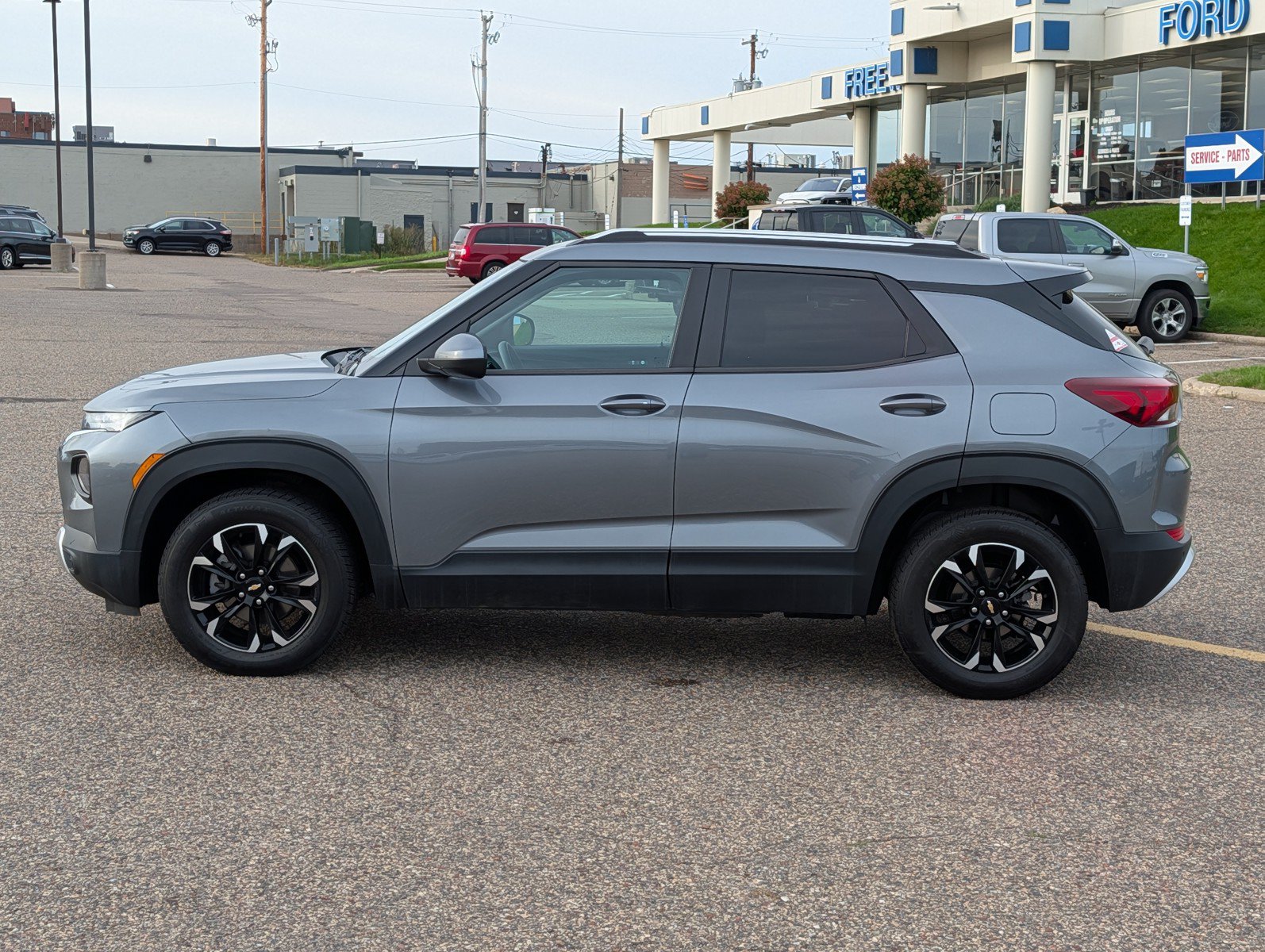 Used 2021 Chevrolet TrailBlazer LT w/ Convenience Package AWD/4WD image 2