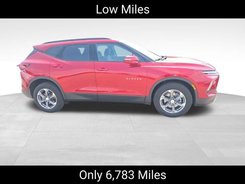 Used 2023 Chevrolet Blazer LT FWD image 2