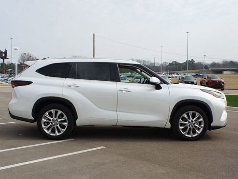 Certified 2025 Toyota Highlander Limited image 22