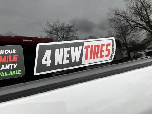 Used 2021 Ford Explorer XLT w/ Equipment Group 202A image 10