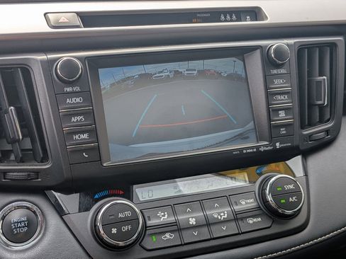 Used 2018 Toyota RAV4 Limited image 21