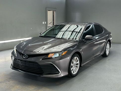 Used 2024 Toyota Camry LE FWD image 3