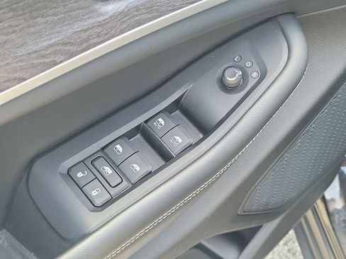 Used 2023 Jeep Grand Cherokee L Limited w/ Black Appearance Package AWD/4WD image 20
