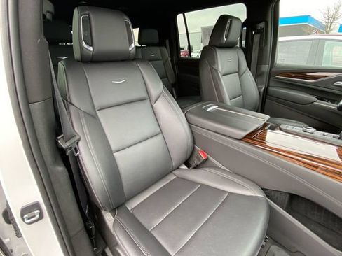 Used 2023 Cadillac Escalade ESV Luxury AWD/4WD image 30