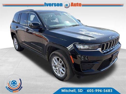 Used 2023 Jeep Grand Cherokee Laredo w/ Luxury Tech Group I AWD/4WD image 4
