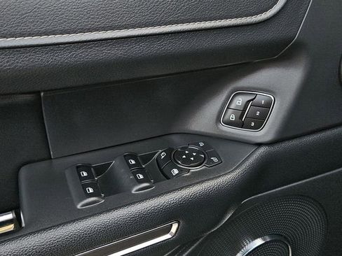 Used 2023 Ford Expedition XLT image 31