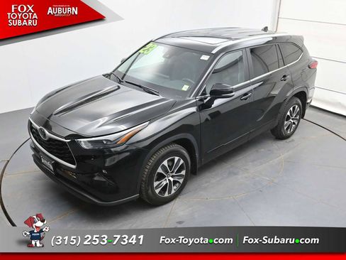 Used 2023 Toyota Highlander XLE AWD/4WD image 31