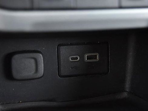 Used 2020 GMC Acadia SLE image 16