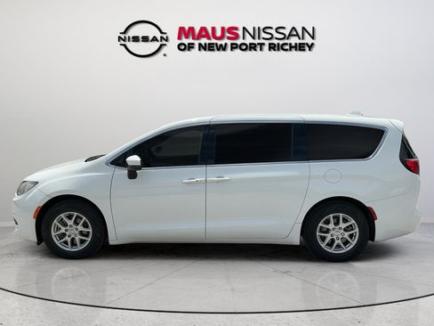 Used 2019 Chrysler Pacifica LX FWD image 5