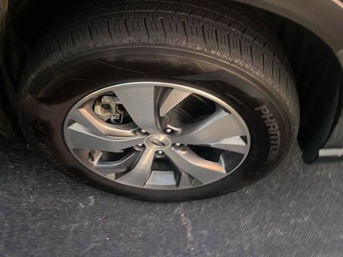 Used 2019 Subaru Ascent Premium image 7