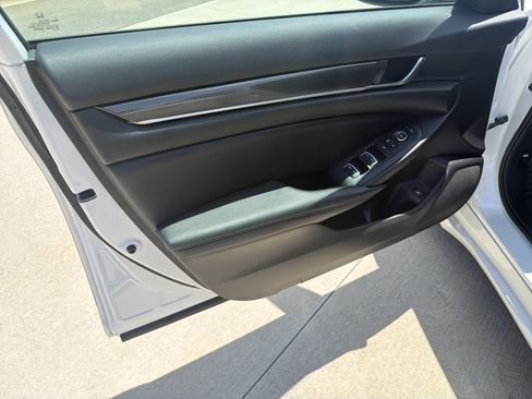 Used 2022 Honda Accord Sport image 7