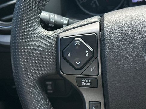 Used 2022 Toyota Tacoma TRD Off-Road image 24