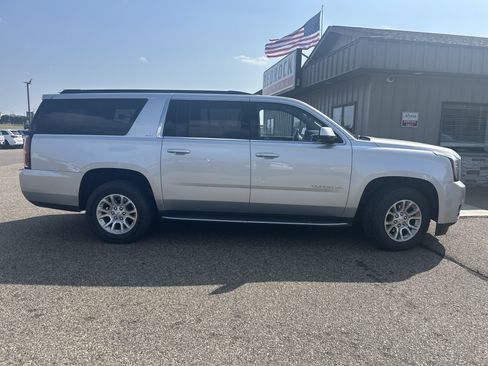 Used 2018 GMC Yukon XL SLT w/ Open Road Package AWD/4WD image 4