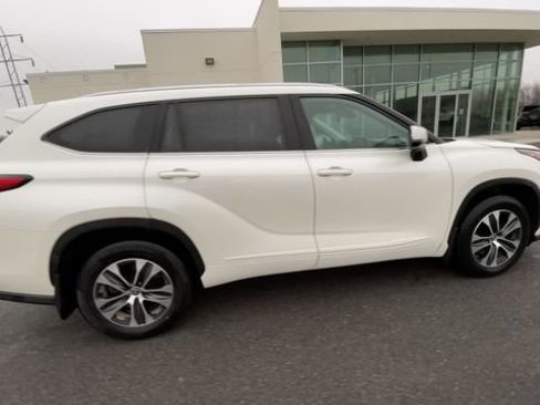Used 2021 Toyota Highlander XLE image 10