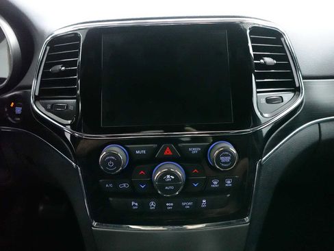 Used 2020 Jeep Grand Cherokee Limited AWD/4WD image 22