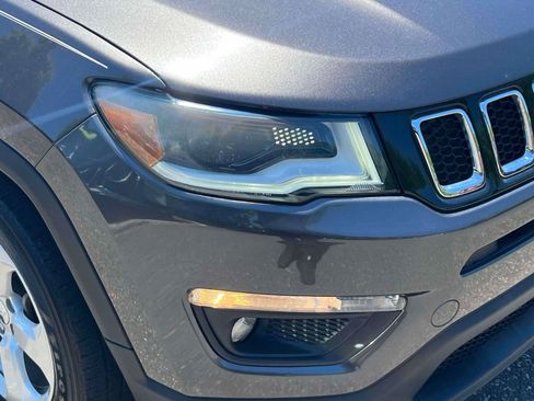Used 2019 Jeep Compass Latitude w/ Cold Weather Group AWD/4WD image 6