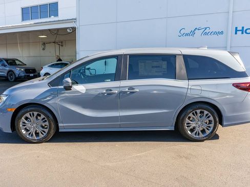 New 2026 Honda Odyssey Touring image 9
