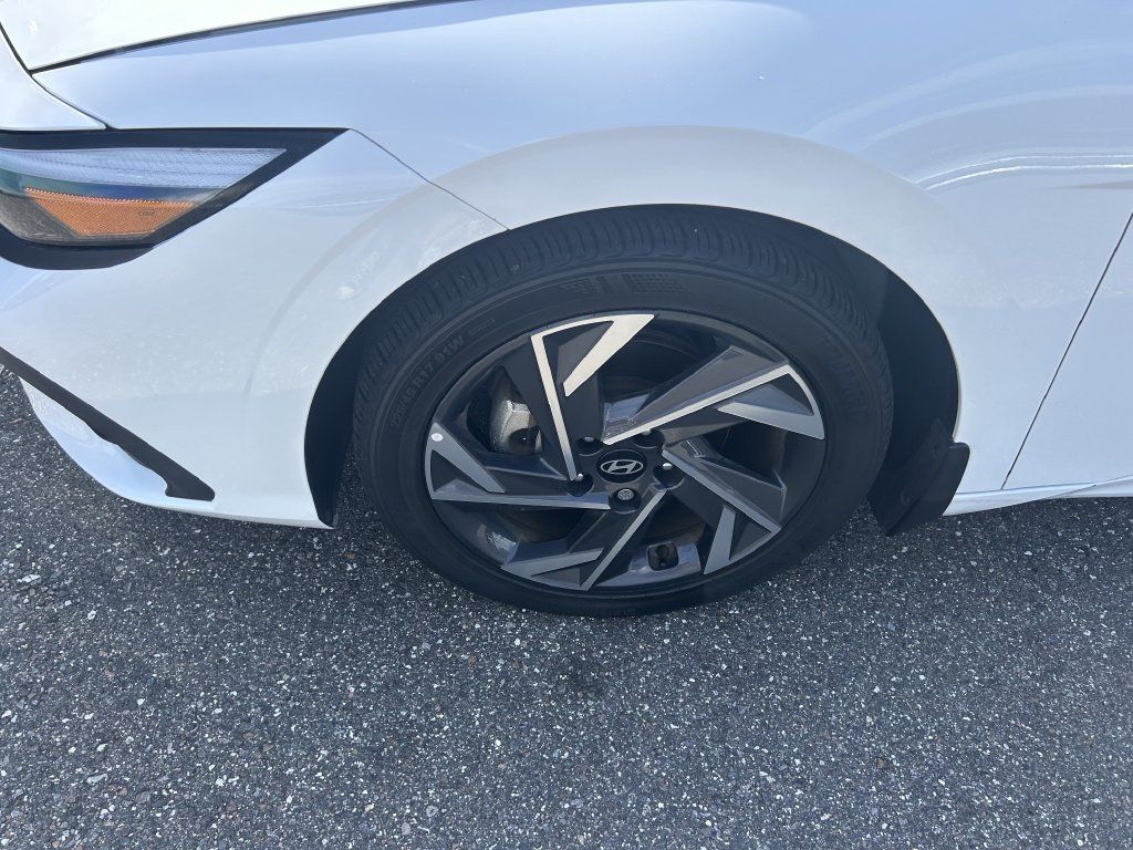 Used 2025 Hyundai Elantra Sport FWD image 11