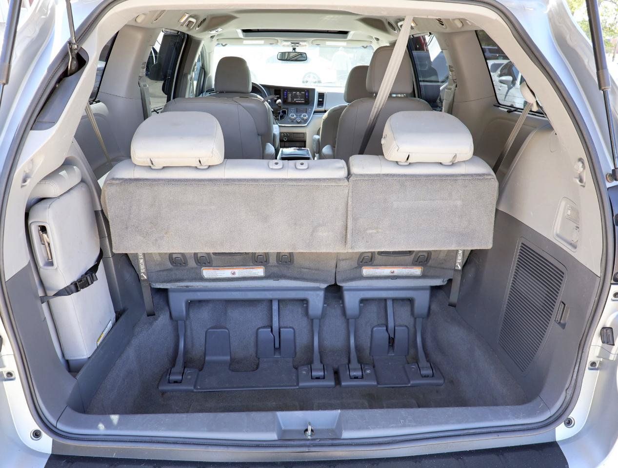 Used 2015 Toyota Sienna XLE FWD image 6