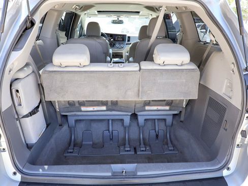 Used 2015 Toyota Sienna XLE FWD image 6