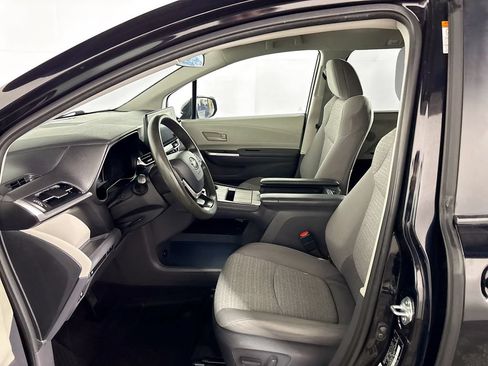Used 2021 Toyota Sienna LE FWD image 11