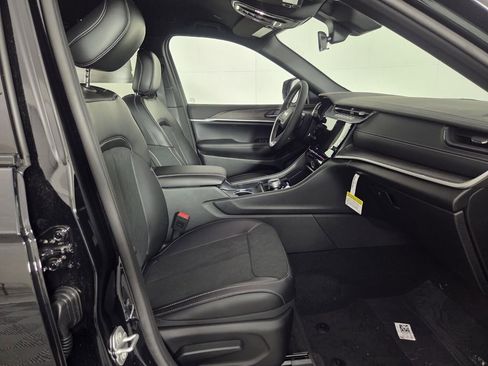 New 2026 Jeep Grand Cherokee Altitude image 22