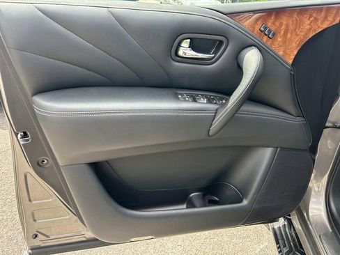 Used 2017 INFINITI QX80 2WD w/ Deluxe Technology Package image 19