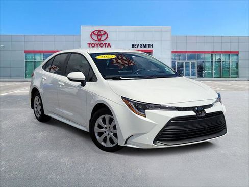 Certified 2025 Toyota Corolla LE FWD image 1