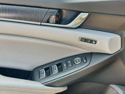 Used 2020 Honda Accord Touring image 19