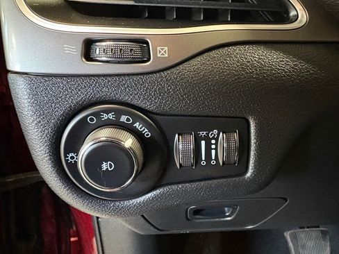 Used 2021 Jeep Cherokee Latitude Lux AWD/4WD image 17