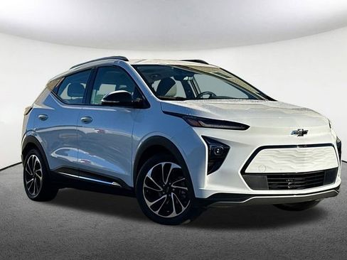 Used 2023 Chevrolet Bolt EUV Premier w/ Sun & Sound Package image 2