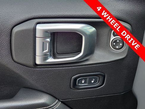 Used 2023 Jeep Wrangler Unlimited Sahara AWD/4WD image 13