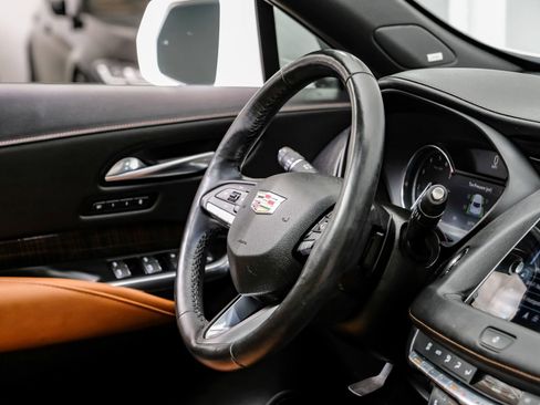 Used 2020 Cadillac XT4 Premium Luxury w/ Enhanced Visibility Package image 18