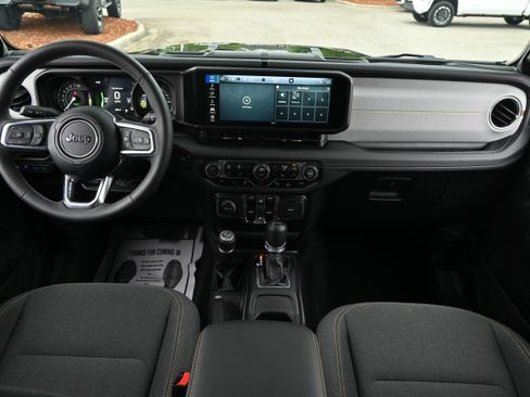 Used 2025 Jeep Wrangler Unlimited Sahara w/ Safety Group AWD/4WD image 30