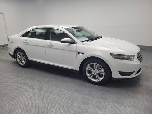 Used 2015 Ford Taurus SEL image 11