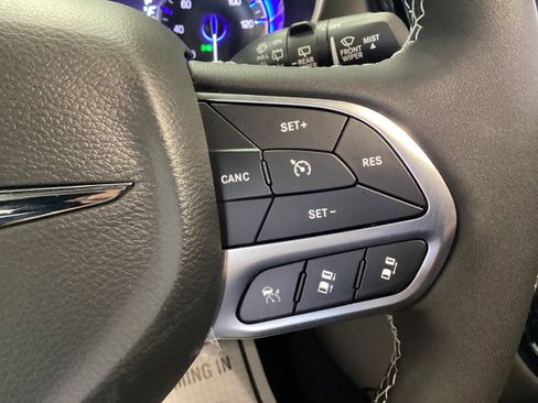 New 2026 Chrysler Pacifica Select FWD image 23