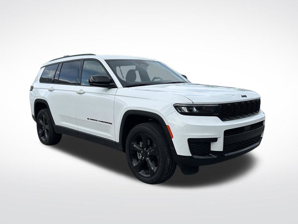 Certified 2025 Jeep Grand Cherokee L Laredo RWD image 3