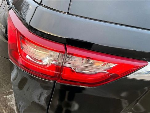 Used 2020 Chevrolet Traverse LT w/ LT Premium Package image 25