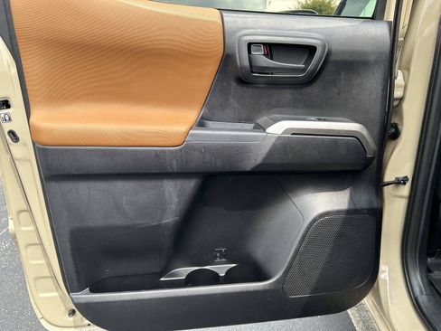 Used 2019 Toyota Tacoma SR5 RWD image 10
