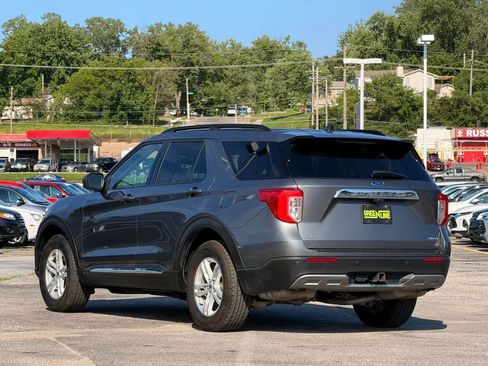 Used 2022 Ford Explorer XLT w/ Equipment Group 202A AWD/4WD image 2