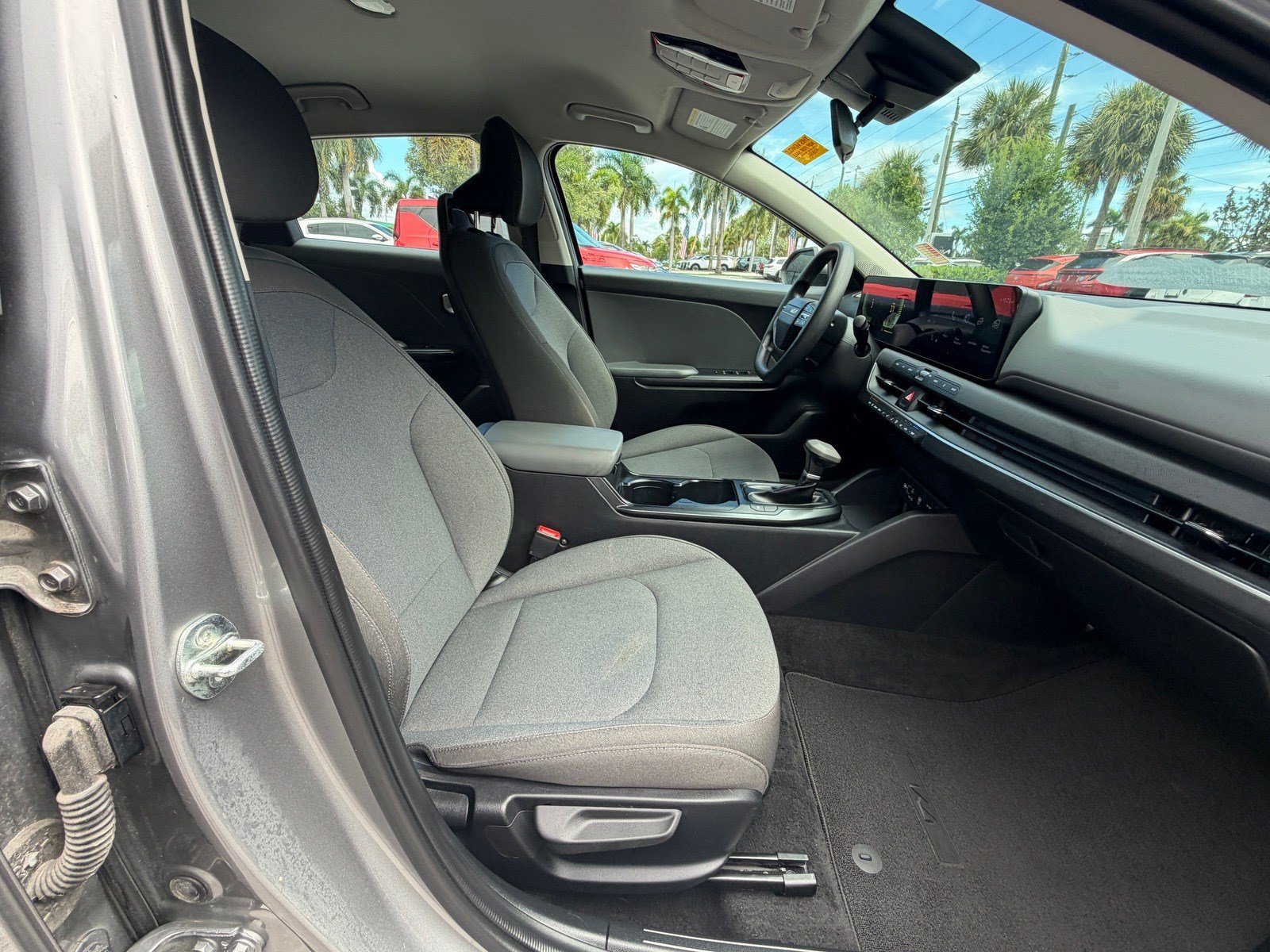 Used 2025 Kia K4 FWD image 26