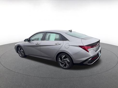 Used 2025 Hyundai Elantra SEL image 10