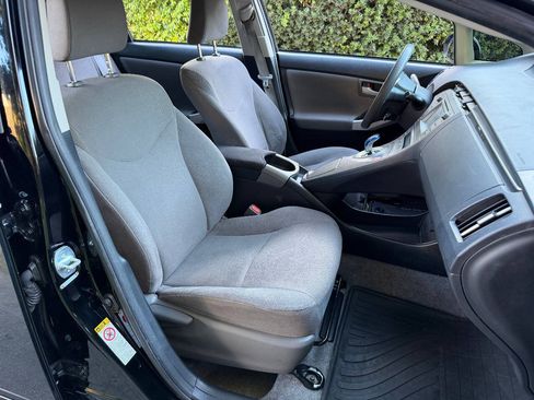 Used 2015 Toyota Prius Two w/ Preferred Accessory Package FWD image 24