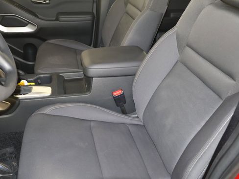 Used 2024 Nissan Frontier SV image 41